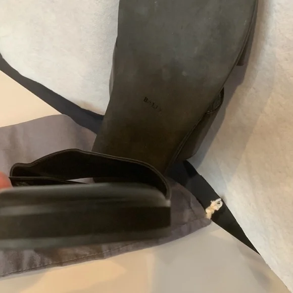 Bally, black leather cross strap sandals. - Picture 5 of 6